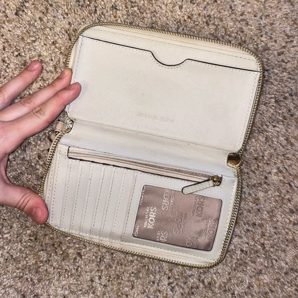 Michael Kors wallet - Picture 2 of 2